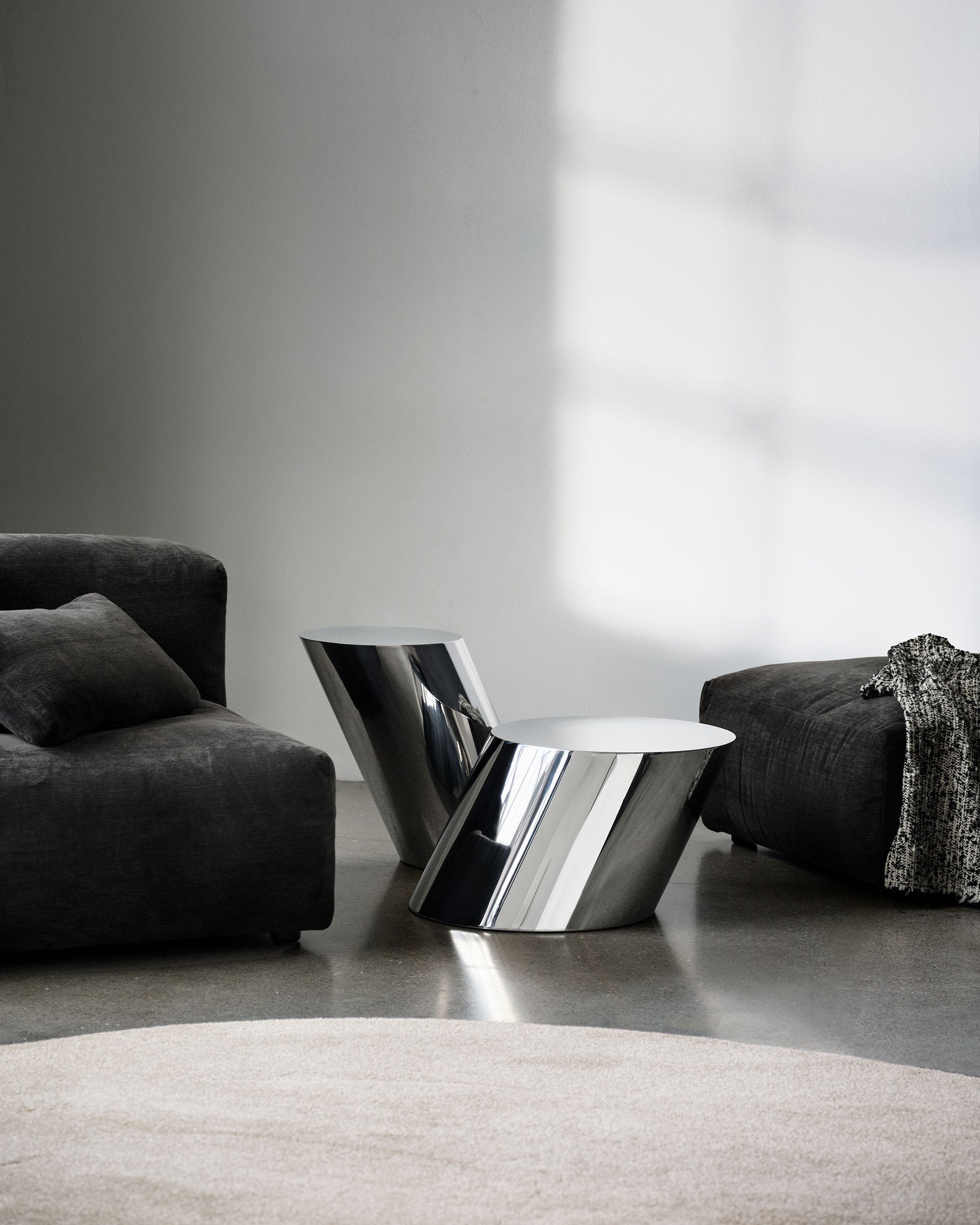 【automatic-fru 】ノーカラーローブ Tilt Coffee Table | Steel – NORR11